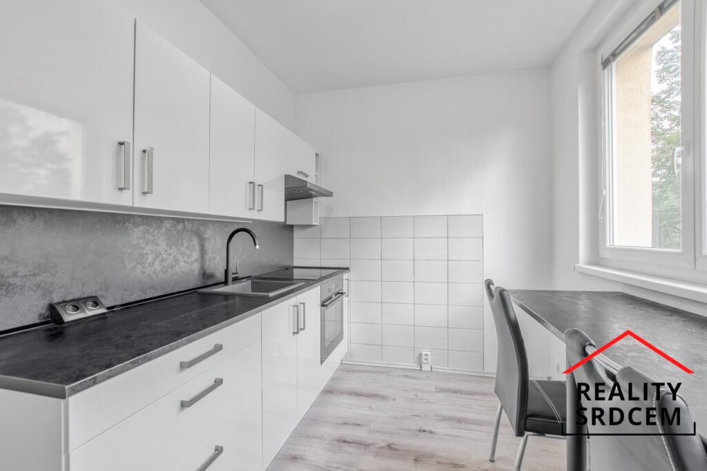 Pronájem rekonstruovaného bytu 1+1 s lodžií, 33m2 ul. Františka Hajdy, Hrabůvka