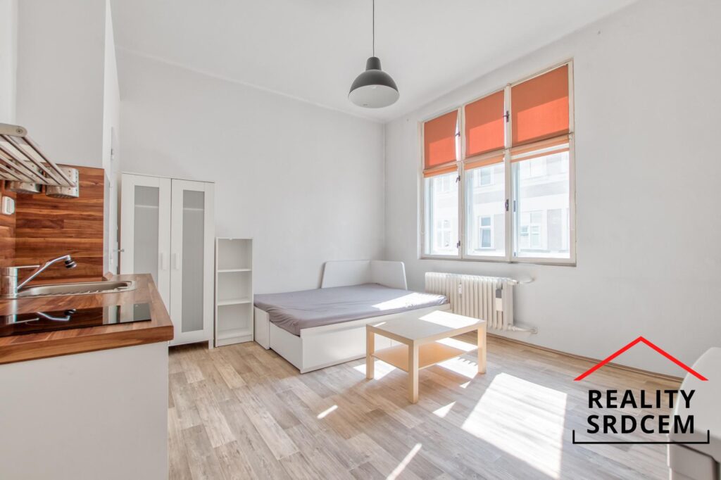 Pronájem zařízeného bytu 1+kk, 24 m2, ul. Střední, Moravská Ostrava