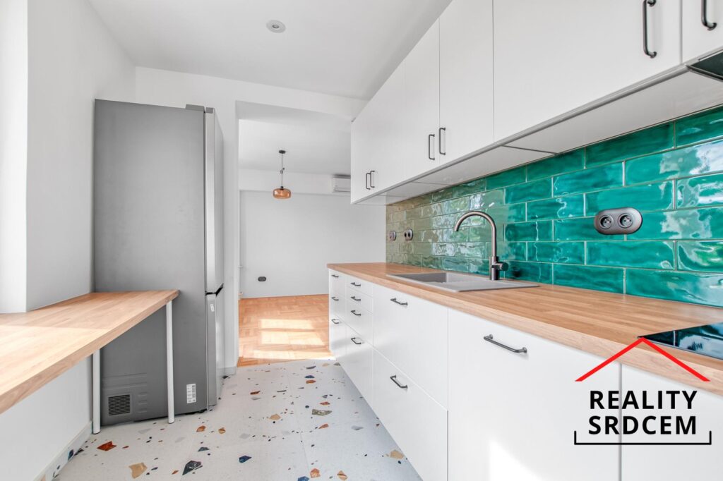 Pronájem moderního bytu 2+kk s balkónem 56 m2, ul. Hl. třída, Ostrava – Poruba